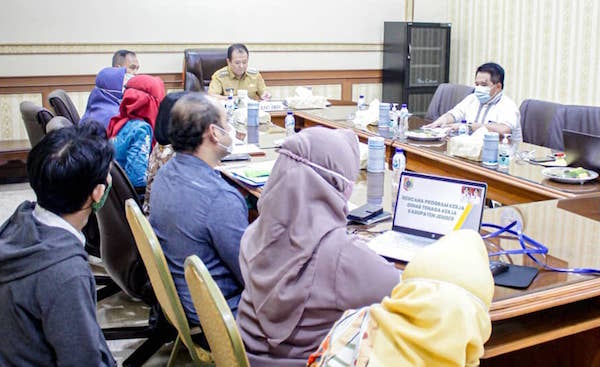 Lapor ke Bupati Hendy, Disnaker Jember Rencananya akan Gelar Job Fair Agustus 2021